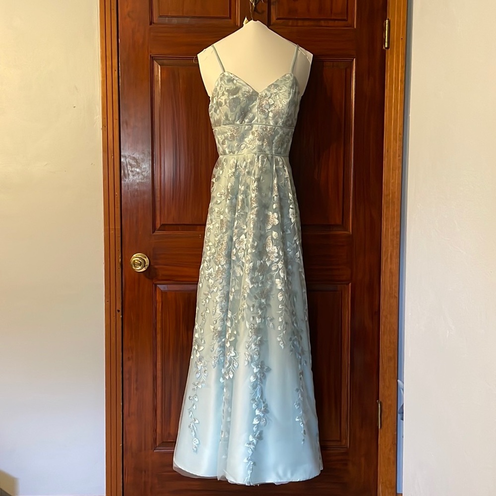 David’s Bridal Size 0 Light Blue Prom Dress